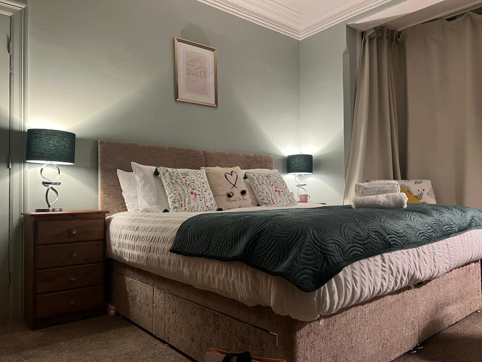 Апартаменти The Rose- Grd Floor, 2-5 Beds, Smarttv, Uni, Tram, M250 Fibre Ноттінгем Екстер'єр фото